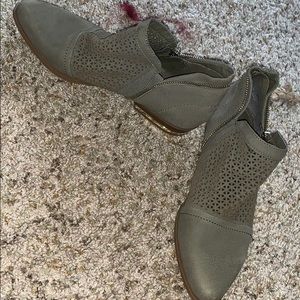 Olive green shoes with zipper Fergie